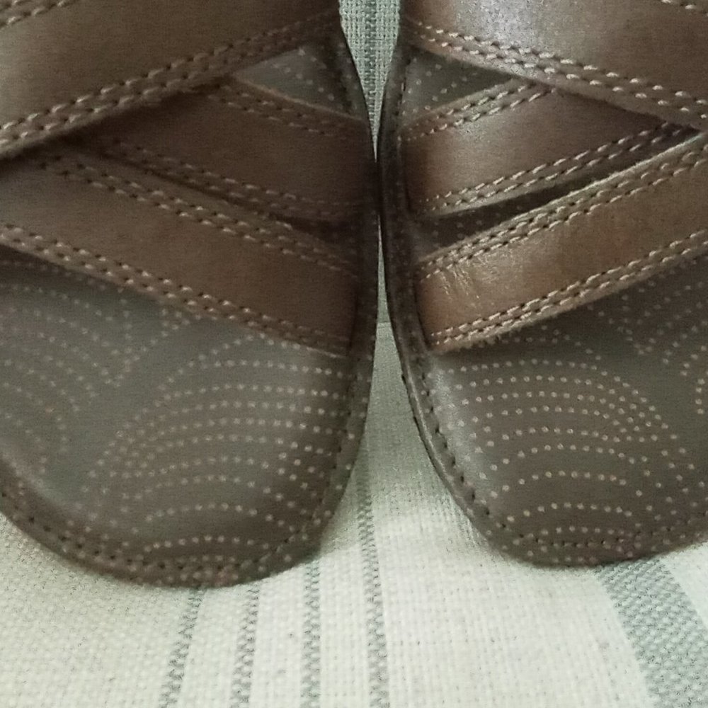 'BOGS'  Leather Sandals Size 11 New Without Box